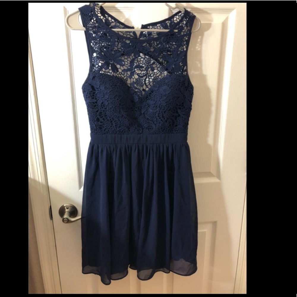Formal short dress with open back